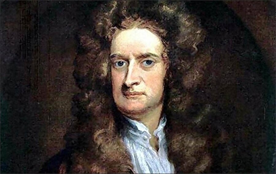 Newton 
Newton, Einstein dünyaya gelene kadar dünya tarihinin en büyük fizikçisi olarak biliniyordu. Philosophia Naturalis Principia Mathematica kitabı ile klasik mekaniğin temelini atmıştır ve bu, tarihin en önemli bilimsel kitaplarından biri olmuştur. 