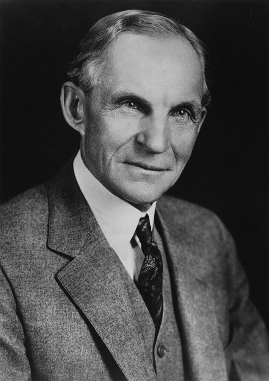 Henry Ford
Şu an tüm dünyanın arabalarını kullandığı efsane markanın kurucusu tarihe geçen isimlerdendir.