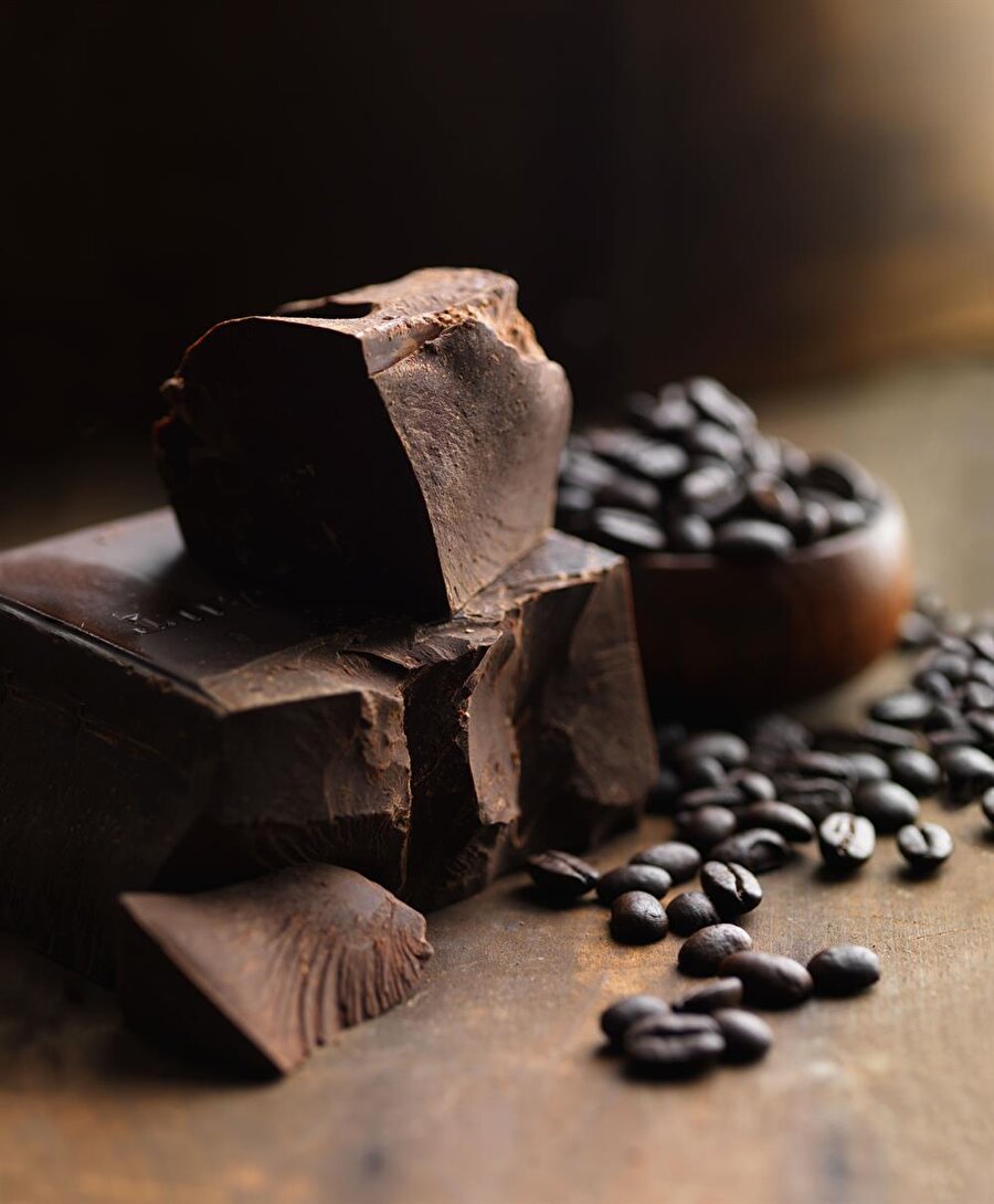 Çikolata sosunun içine biraz kahve atarsanız çok değişik bir tat elde edersiniz.

                                    
                                    
                                
                                