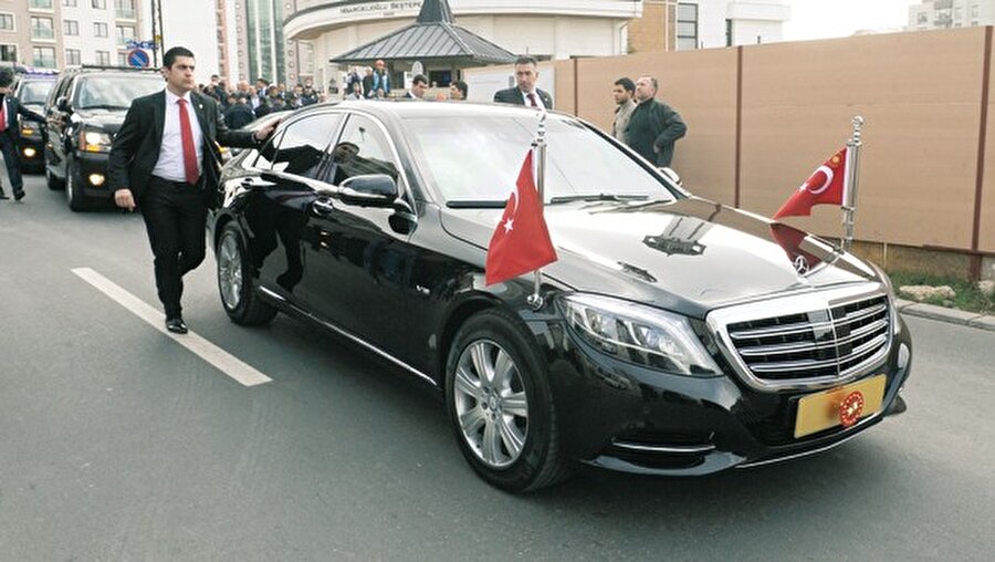 Erdoğan'ın makam aracı S600 modellerinden farklı olarak daha uzun. Ayrıca kurşun geçirmez ve türlü patlayıcılara karşı korunma özelliklerine sahip. Olası kimyasal saldırılara önlem olarak araç, havayı hiçbir şekilde geçirmiyor.