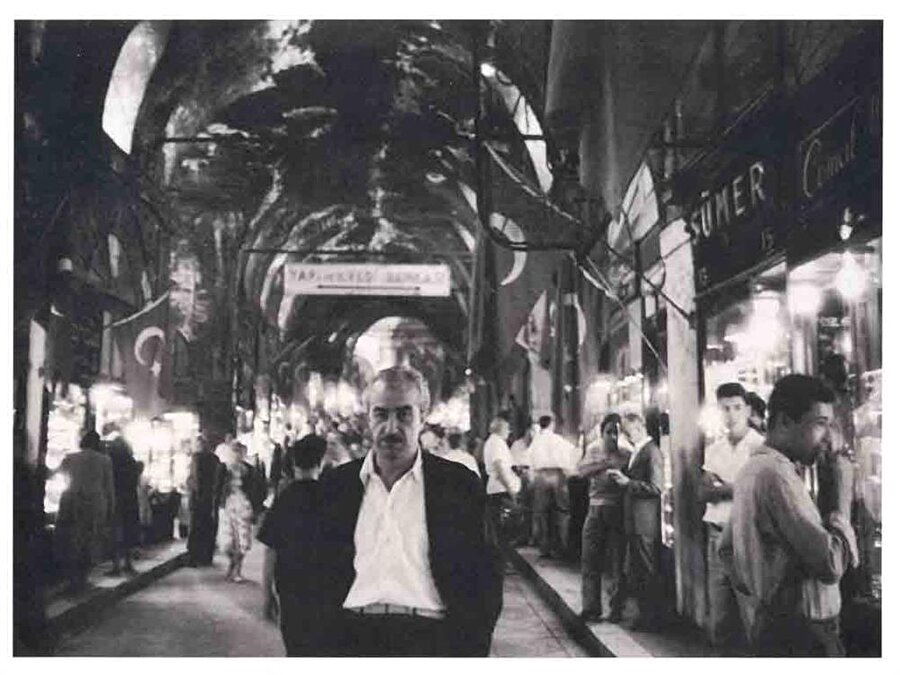 Orhan Kemal- Gurbet Kuşları
1950'li ve 60'lı yıllarda köyden kente göç eden insanları konu alan Orhan Kemal dönemin yaşantısına ağır eleştiriler yapmış, toplumun o dönemdeki yaşayışına ışık tutmuştur. Dönemin İstanbul'unu anlatan Orhan Kemal toplumcu gerçekçi kalemiyle bir devire ışık tutmuştur.
