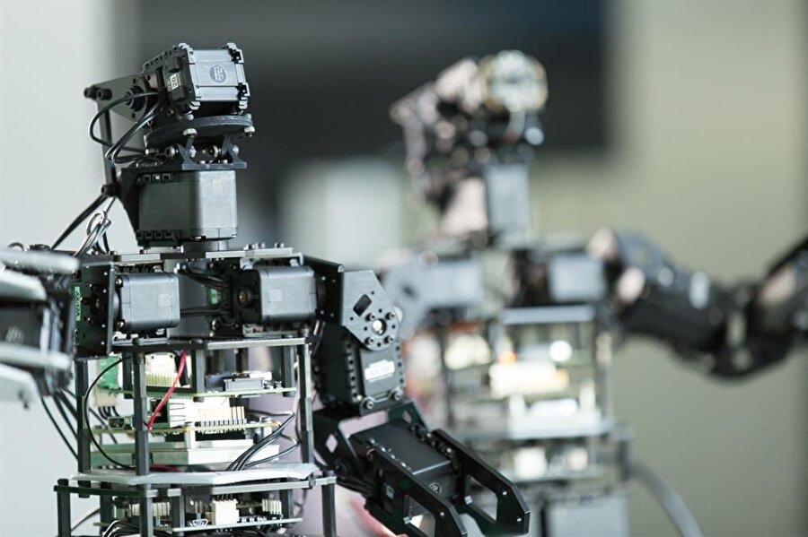 İnsansı robot geliştiriyor
Nvidia Jetson TX1 platformunu kullanarak insansı robot geliştiren Sankar'ın robot tutkusu babasının aldığı lego Mindstorms NXT seti ile başlamış. Arrowbotics adında bir mühendis ekibi kuran Sankar, Nvidia'nın desteği ile FIRST robot yarışmasında finallere kalmaya başardı.