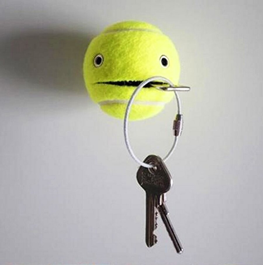 Tenis ağzında anahtar

                                    
                                    Küçük bir tenis topunun ağzını bıçakla kesip duvara asın; yaratıcı bir tasarım olacaktır. 
                                
                                