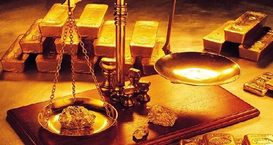 Altın borsası
Borsa İstanbul çatısı altında Kıymetli Madenler ve Kıymetli Taşlar Piyasası içinde yer alan İstanbul Altın Borsası aracılığıyla altına, vadeli sözleşmelerle yatırım yapmak imkanı mevcut. Belli miktardaki altın alımını gelecek bir tarihte, belirlenen bir fiyattan takası gerçekleşecek şekilde bugünden alınıp satılmasını sağlayan bir sözleşmeye sahip olabilirsiniz. Bu sözleşmenin amacı riskten korunmaktır. Bu yolla altın yatırımı yapmak için izleyeceğiniz ilk yol, borsa aracı kurumlarından biri üzerinden hesap açtırmanız. 

 Daha sonra aracı kurumun internet sitesi üzerinden sözleşmelerin özelliklerine göre alım yapabilirsiniz. Bu sözleşmeler Borsa İstanbul çatısı altında, Ons Altın-Dolar ve Gram Altın – TL şeklinde olmaktadır. Fakat bu işlemleri yapmanız için mutlaka borsa ve vadeli işlemler hakkında güvendiğiniz birini tercih etmeniz gerekir. Aynı zamanda az çok bilginiz olması lazım. Bu sayede uzun vadede kazancınızı bugünden garanti altına alarak yatırım yapmış olursunuz.