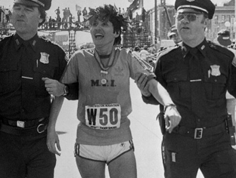Yarıştan diskalifiye edilen Ruiz’in Boston Maratonu’na ait rekorları ve dereceleri de silindi.

                                    
                                    
                                
                                