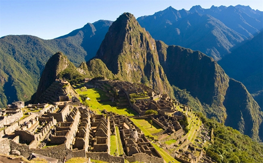 Machu Picchu: Keşfedilmiş olan ve üzerinde çalışmalar yapılmış en gizemli kayıp şehirler arasında yer almaktadır. 1400’lerde İnkalılar tarafından inşa edilmiş ancak dışarıdan gelen çiçek hastalığı yüzünden terk edilmeye mahkum olmuştur.

                                    
                                