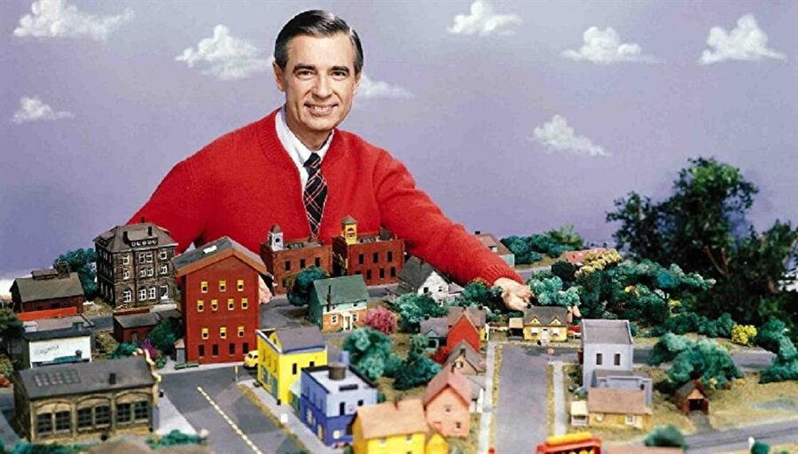 Mister Rogers’in Mahallesi – 2.2 Milyar Dolar

                                    Çocukların duygusal gelişimlerinin yanı sıra kendilerini sevmeleri için ortaya çıkarılmış bir dizidir. 1963-2001 yılları arasında yayınlanmıştır.
                                