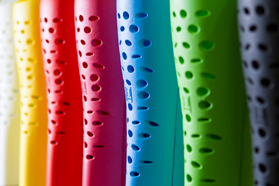 7 farklı renk

                                    
                                    Protezler yedi ayrı renkte üretiliyor.
                                
                                