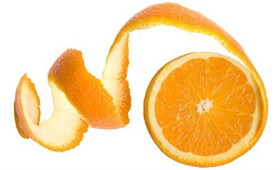 Portakal kabuğu 

                                    Portakal kabuğu, ağız kokusu ve diş sararması için kullanılan bir diğer yardımcıdır. Portakal kabuğunun içi ile dişler her gece yatmadan önce fırçalanabilir. Kalsiyum içeriği ve C vitamini ile portakal kabuğu mikropların ağzından ve dişlerden arındırılmasına yardımcı olur.
                                