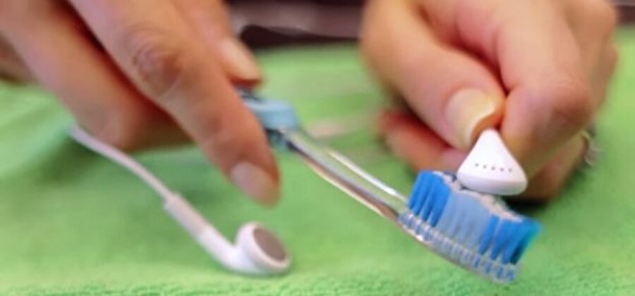 Kulaklıklarınızı sıradan bir diş fırçasıyla temizleyebilirsiniz

                                    
                                    
                                
                                