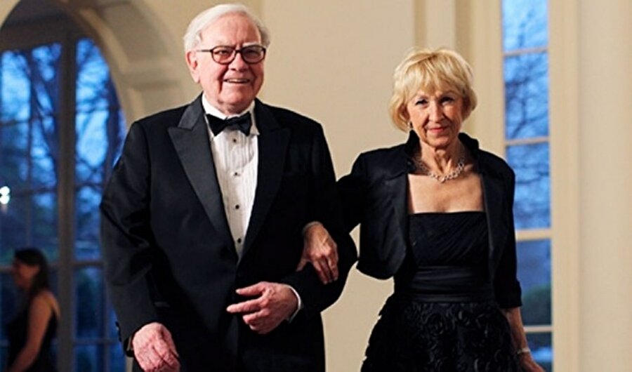 Warren Buffett ve Astrid Menks

                                    
                                