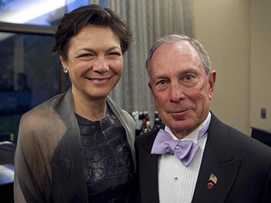 Michael Bloomberg ve Diana Taylor

                                    
                                