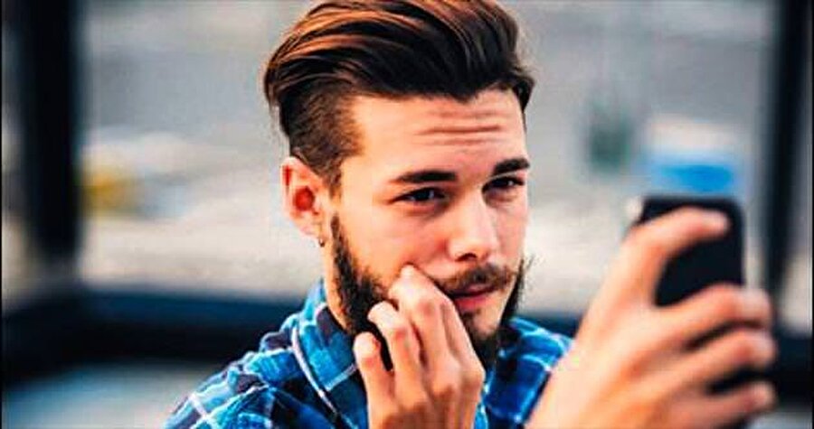 "Selfie"cilerden korkun

                                    
                                    
                                    
                                    
                                    Yapılan bir araştırmaya göre, profil sayfalarına çok sayıda “selfie” yükleyen erkek kullanıcıların, psikopat ve narsistik kişilik bozukluğuna sahip olma olasılığı çok yüksek.
                                
                                
                                
                                
                                