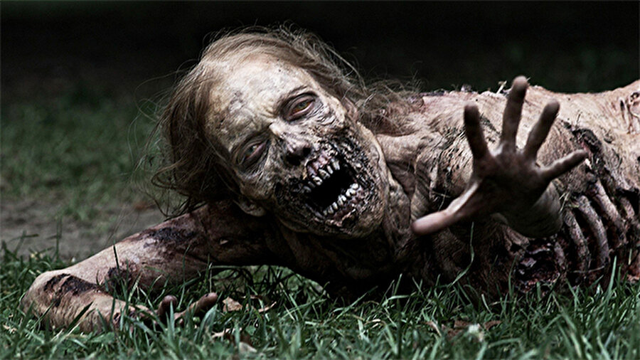 Bir diğer vaka ise birkaç sene önce 17 yaşındaki bir genç kızın başına gelmişti. Genç kız sık sık mezarlığa giderek uyuyordu.