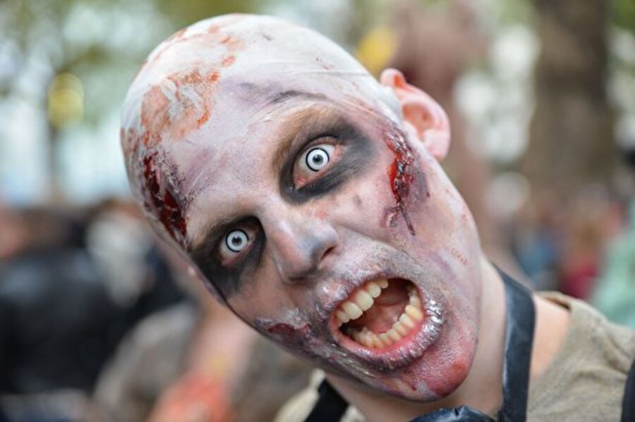 Hastalığın bilinen net bir tedavisi yok. Hastalar terapilerle sağlıklarına kavuşturulmaya çalışıyor. Bazı kliniklerde ise elektrik şokuyla hastalar tedavi edilmeye çalışıyor.
(Kaynak: e-psikiyatri.com ve aktuelpsikoloji.com)