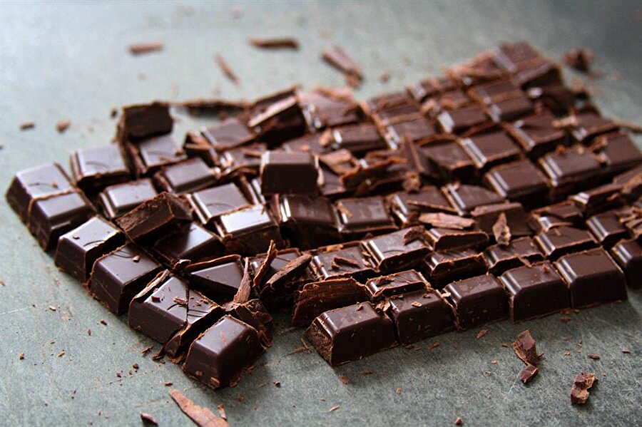 Bitter Çikolata

                                    Minimum %60-70 arası kakao oranı olan çikolatalar tansiyonunuzu normalleştirdiği gibi vücudun mikroplarla savaşmasını sağlar ve kan pıhtılaşmasının önüne geçerek kalp krizi riskini azaltır.
                                