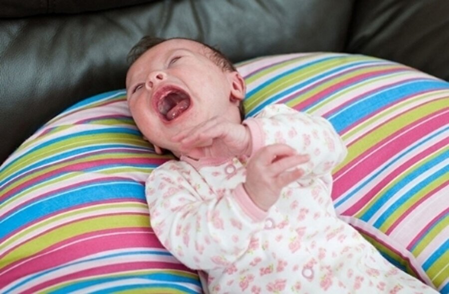 Bebekle baş başa kaldığınızda bebeğin ağlaması durumu. Bence bu en sıkıntılı durumlardan bir tanesi. Siz birşey yapmamışsınızdır tabii ki ama bebeğin ebeveynine kendinizi aşırı sorumlu hissedersiniz, sanki suçluymuş gibi.