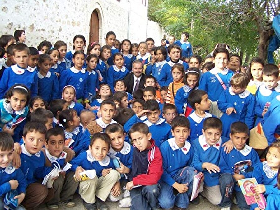 Saçlara jöle, tırnaklara oje sürülemez, spor ayakkabıyla asla okula girilemezdi