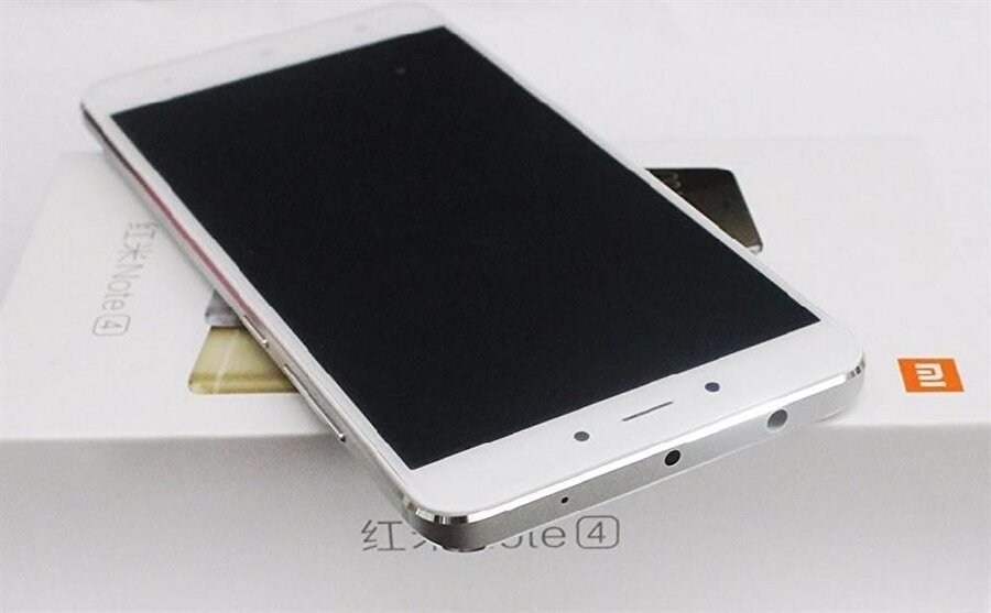 Dünyanın en büyük 4. akıllı telefon üreticisi, Çinli Xiaomi markasının geçtiğimiz hafta Hindistan'da satışa sunduğu yeni Xiaomi Redmi Note 4 modeli 10 dakikada 250 bin adet satarak bir rekora da imza attı. Redmi Note 4'ün ilk parti stoklarının tamamı tükendi.