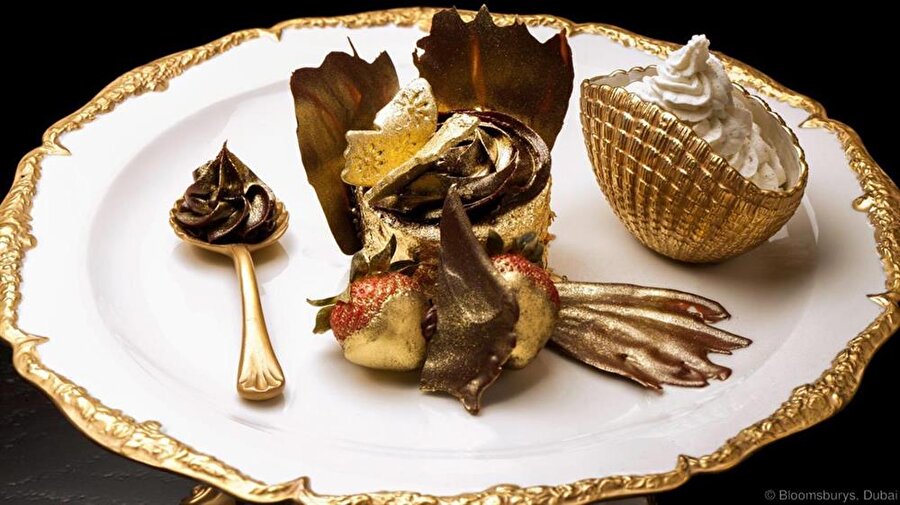 Cupcake

                                    
                                    “Golden Phoenix” isimli bu cupcake Dubai'de satış yapan bir butikte satılıyor. Yapımında 23 karat altın kullanılmıştır. Fiyatı: 3 bin 870 Türk Lirası
                                
                                
