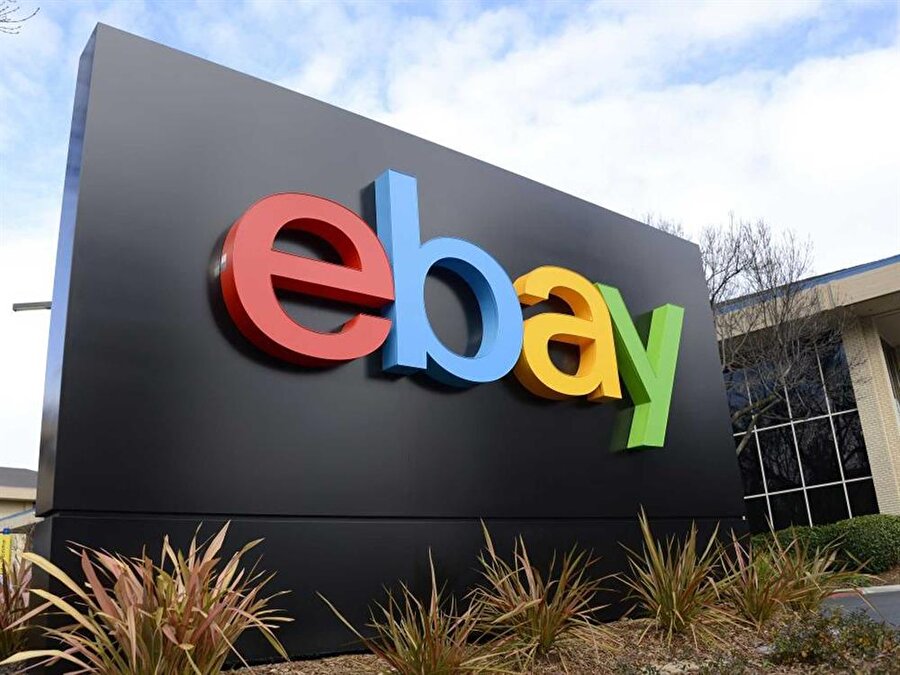 eBay

                                    
                                    eBay'in fikir babalarından biri olarak kabul gören Pierre Omidyar İran asıllıydı. Omidyar'ın ailesi ile beraber ABD'ye göç ettiği tarih ise 1970'li yıllara denk geliyordu.
                                
                                