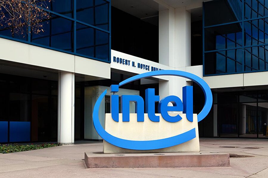 Intel

                                    
                                    Macaristan'dan ABD'ye göç eden Andrew Grove, Intel'i küresel bir güç haline getirdi.
                                
                                