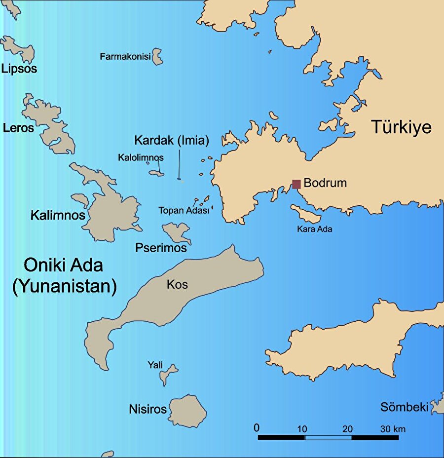Kardak krizi nasıl başladı?

                                    
                                    
                                    
                                    Tarihe Kardak Krizi olarak geçen olay 1996 yılının Ocak ayında yaşandı. Figen Akat adlı Türk gemisi 25 Aralık 1995 tarihinde Ege Denizi'ndeki, Bodrum'un 3.8 mil uzaklığındaki Kardak Kayalıklarında karaya oturdu. Bu olaydan sonra Yunanistan, deniz kazasının kendi karasularında olduğunu ileri sürdü. Türkiye ise söz konusu adaların kendisine ait olduğunu belirtti.

Ege'de Bodrum kıyıları ile Yunanistan'ın Kalimnos (Kilimli) Adası arasında kalan ıssız iki adacıkta karaya oturmuş; kendisini çekmeye gelen Yunan kurtarma ekiplerinin yardımını reddetmişti. 


"Figen Akat", Yunan kurtarma ekipleri tarafından çekilerek Türk kıyılarına teslim edilmişti. Ancak Türk ve Yunan kamuoyunun daha sonra "Kardak" kayalıklarının "kime ait olduğu" tartışması, iki ülkeyi savaşın eşiğine getirecekti.


                                
                                
                                
                                