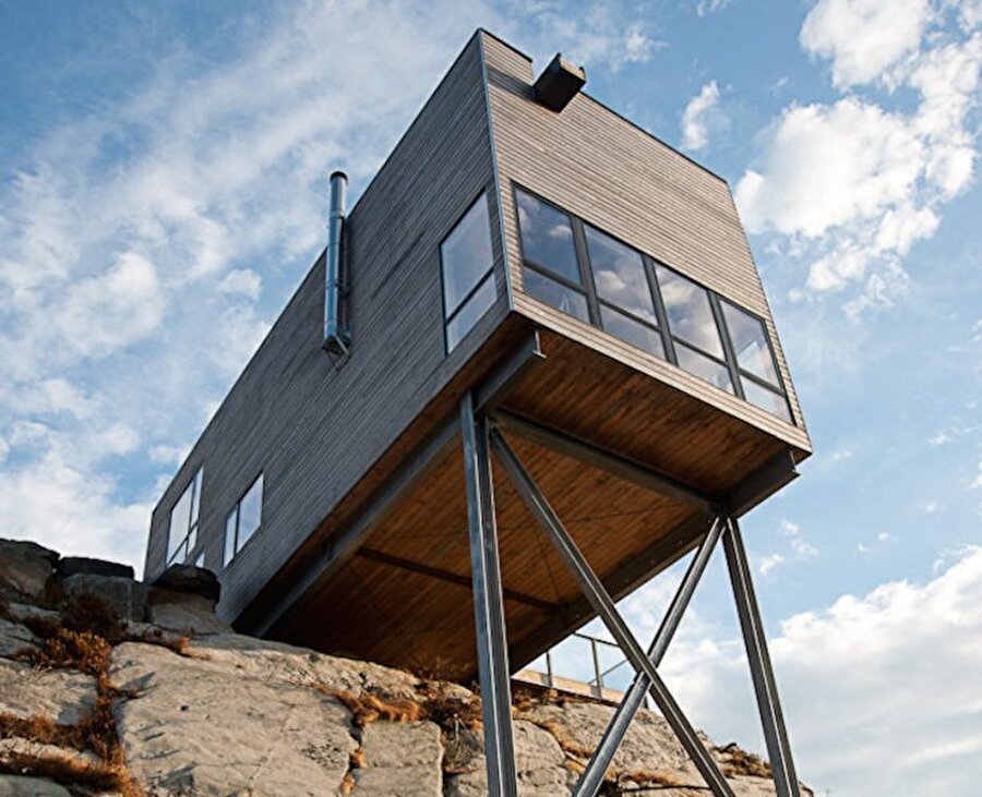 Cliff House

                                    MacKay-Lyons Sweetapple Architect uçmanın nasıl bir his olduğunu deneyimlemek üzere uçurum kenarında bir ev tasarlamıştır. Atlantik Okyanusu sınırındaki ev, macera severler için oldukça ideal bir adres.
                                