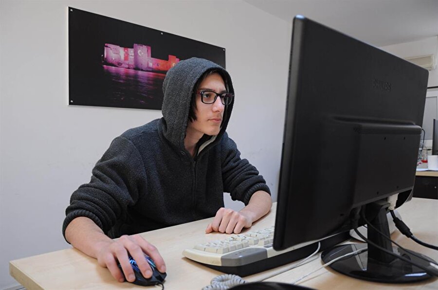 Çayan Temel, bu kez de dünyaca meşhur video paylaşım sitesi Youtube'da açık bulduğunu söyledi. Youtube, gence teşekkür maili ile geri dönüş yaptı.