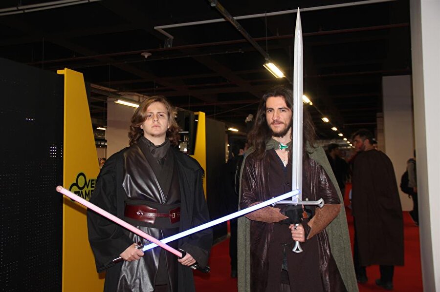 Dijital eğlence ve oyun fuarı Gaming İstanbul 2017, İstanbul Kongre Merkezi'nde kapılarını açtı. Uzun kuyrukların oluştuğu fuarda efsane karakterler de boy gösterdi.