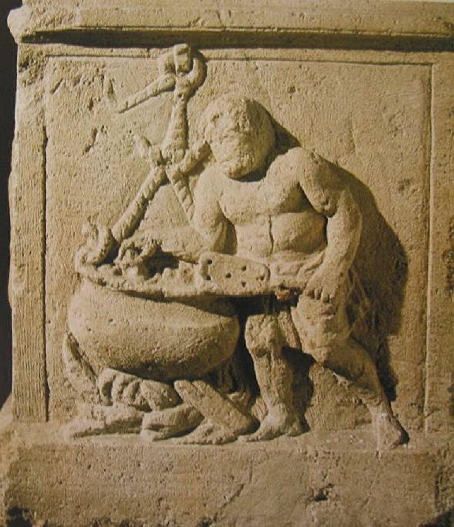 Tlos Antik Kenti Kazı ekibi tarafından Roma Dönemi'nden itibaren çift hazneli ve buhar basınçlı düdüklü kapların yemek pişirmede kullanıldığı belgelendi.