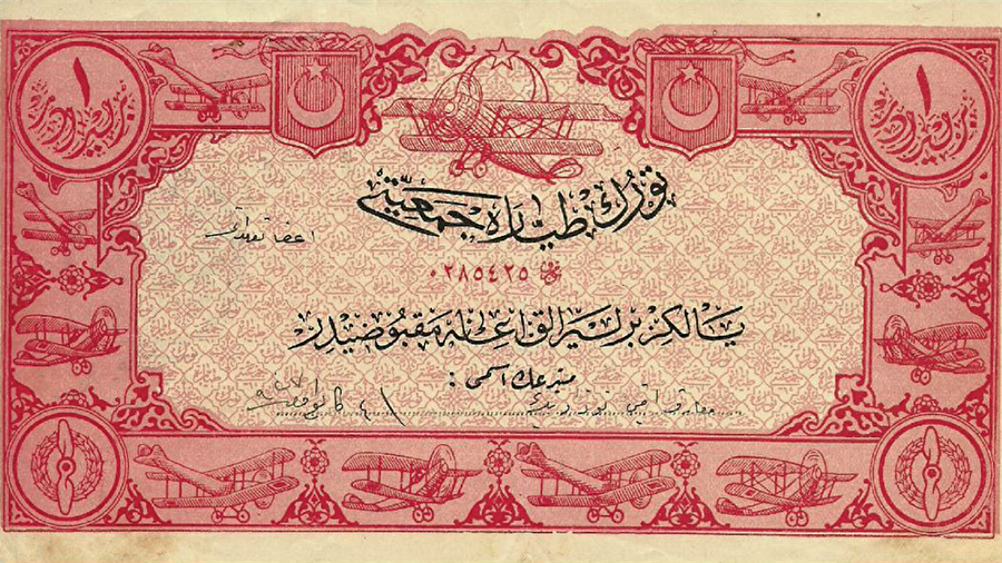 Hilâl bu beraberlikle ahşap, taş, maden, kâğıt ve kumaş gibi çeşitli malzemelere uygulanarak, cemiyette güzele ve faydalıya dönük yerini aldı. Ayrıca bu manevî ve maddî güzelliği, hilâle başta Türk bayrağı olmak üzere kıymetli evrak, para, pul, tahvil, diploma, senet gibi resmî, gayrı resmî evrak üzerinde, ayrıca ayet, hadis ve güzel söz olarak da çeşitli istiflerle, levhalar yoluyla kullanım imkânı vermiştir.