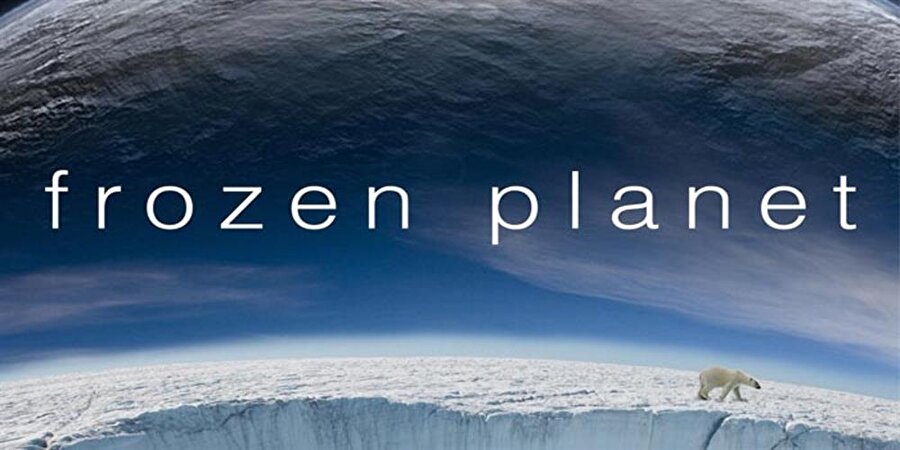 Kutuplar Atlası (Frozen Planet) – 2011
Kutupları konu alan bu belgesel serisini de başarılı bir şekilde BBC hazırlamıştır. Her bölümünde kutuplar ile ilgili farklı bir konu ele alınmıştır. Öncelikle onların nasıl oluştuğu içerikleri gibi giriş konuları ele alınırken sonrasında kutuplar üzerindeki insan faaliyetleri konu alınmıştır.