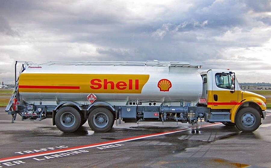 Royal Dutch Shell'in karı 2016 yılında, BG Group'un satın almasının getirdiği maliyetlerin etkisiyle geriledi. 2015 yılında 3,8 milyar dolar olan kar 2016 yılında 3,5 milyar dolara indi. Shell, 2016 yılında BG Group'u 52 milyar dolara satın almıştı.