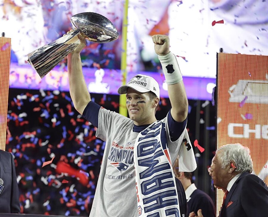 17 yıllık kariyerine 4 Super Bowl yüzüğü sığdıran 39 yaşındaki Tom Brady, 3 kez de finallerin en değerli oyuncusu ödülüne layık görüldü. 

                                    
                                    
                                    
                                    
                                
                                
                                
                                