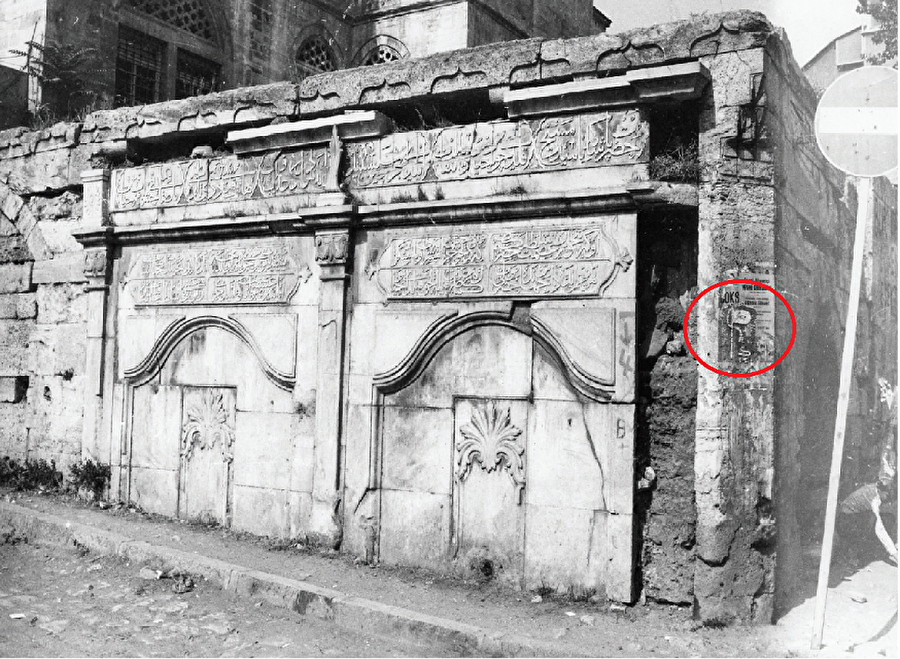 Mesih Paşa Çeşmesi(1585)
Hırka-i Şerif Camii yakınında Mesih Paşa Camii'nin güneydoğu köşesinde yer alan çeşmenin tam kenarına kazınmış olan remiz, 29x16 cm. ebadında olup yanında 'kef 24' işareti kazınmıştır. Püsküllü flama 24. bölüğün remzidir. Bu remiz son zamanlarda yapılan restorasyonda tahrip edilmiştir.