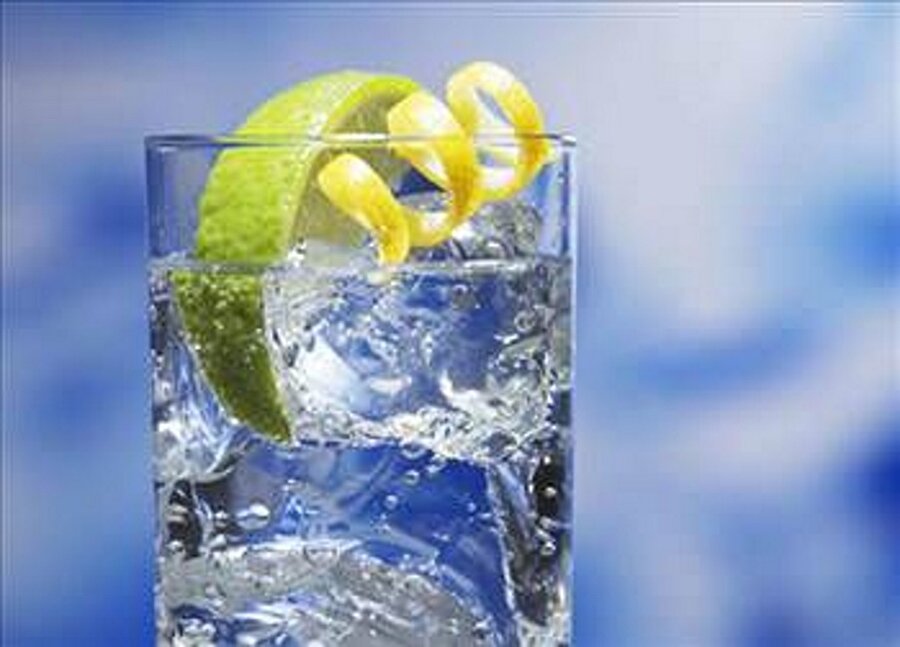 Mide asidine ülsere tedavi
Maden suyu alkali bir yapıda olduğu için mide asidini düzenler ve bu sayede ülser oluşumuna engel olur. Aynı zamanda diğer mide ve bağırsak sorunlarına da faydalıdır.