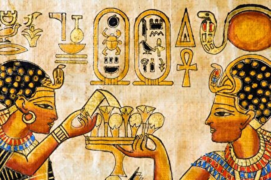Kadınlar kullandı
Oje, eski Mısır'da kadınlar tarafından kullanılmaya başladı. 