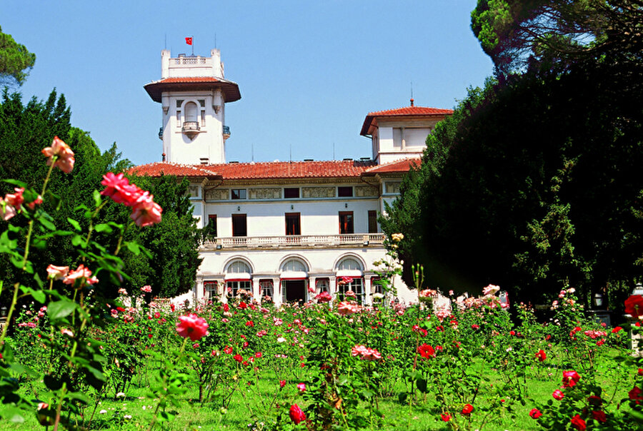 Tosun Paşa: Hidiv Kasrı, Göksu Kasrı ve Emirgan Korusunda çekilmişti.