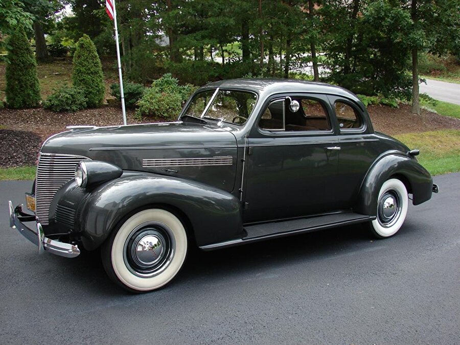 Chevrolet Master 85 Business Coupe
Klasik araba demek sadece spor araba demek değildir. İş dünyasının 1940 ve sonrasında sıkça kullandığı bu araba da efsanelerdendir.
