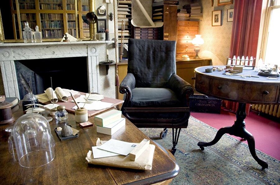 Charles Darwin’in Down House’taki Odası

                                    Charles Darwin, Türlerin Kökeni Üzerine isimli kitabını güneydoğu İngiltere'de bulunan Down House'ın bu konforlu odasında yazdı.
                                