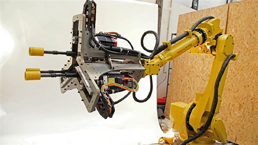 Ailece robot üretiyorlar.