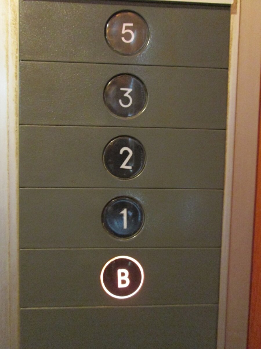 Japonya’da 4 rakamı uğursuzdur. Hatta bazı asansörlerde 4 yerine 3a yazılır.
Kaynak: Girgin.org
