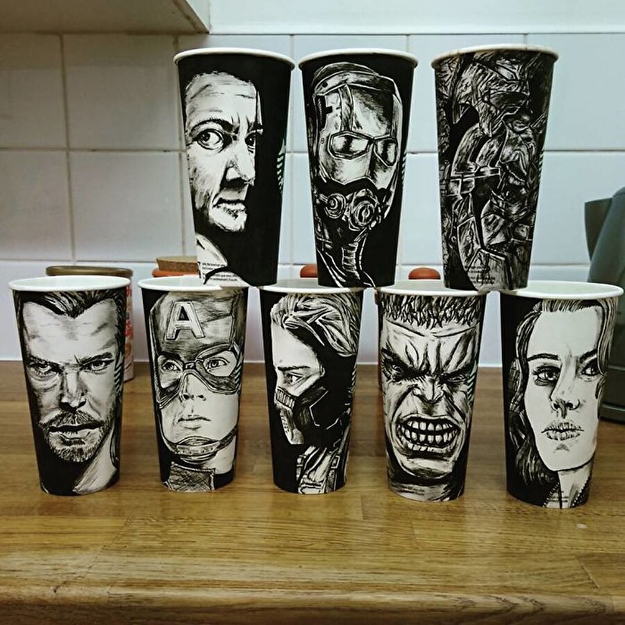 Sanat eserine dönüşen 10 karton kahve bardağı
