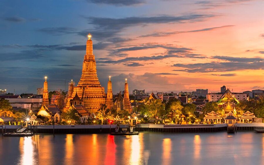 Bangkok / Tayland
2 kişilik otel fiyatı (günlük): 49.83 Euro
İki kişilik yemek fiyatı: 16.94 Euro
3 kilometre için taksi ücreti: 1.02 Euro
Bir fincan kahve: 2.66 Euro
