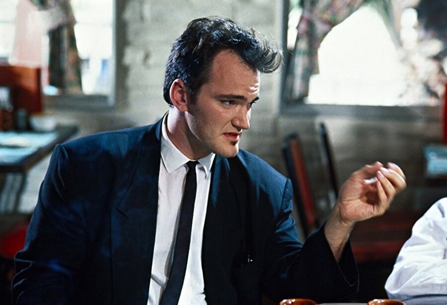 Filmlerinde rol alması

                                    
                                    Quentin Tarantino çok farklı şekilde birçok yönetmenden ayrılarak çektiği filmlerde çok kısa sahnelerde bile olsa kendisi de oyunculuk yapar. Bazen arabanın çarptığı rasgele bir kişi olurken bazen daha uzun rolleri de sergiler. 
                                
                                