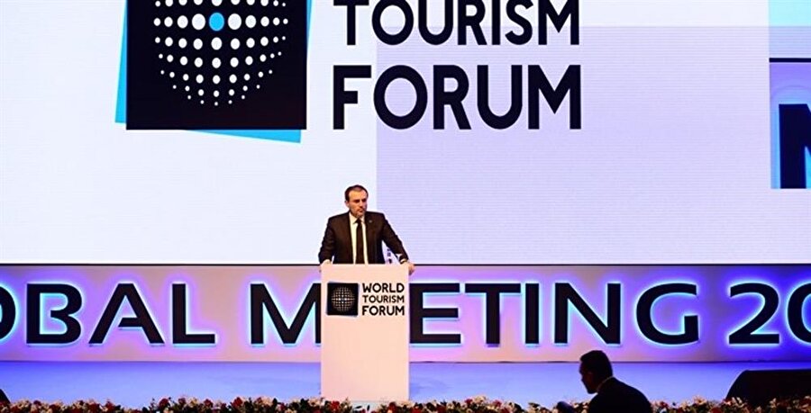 World Tourism Forum, Nielsen Media işbirliği ile “Tourism 100” raporunu açıkladı. Sektörde bir ilk olan rapor, 100 ülkeden, borsaya kote olmuş şirketlerin ciroları baz alınarak hazırlandı. Havayolu şirketleri, otel, acente ve tur operatörlerinin kategorilendirildiği raporda, Türk Hava Yolları, Havayolları Top 40 listesinde, dünyanın en büyük ilk 20 şirketi arasına girerek 18'inci oldu.

Türkiye'de yapılan turizm reklam harcamalarında ise ilk sıraya ETS Tur oturdu. THY'nin ikinci sırada yer aldığı raporda, Pegasus üçüncü oldu. Bu sıralamayı Atlas Global ve Jolly Tur takip etti.