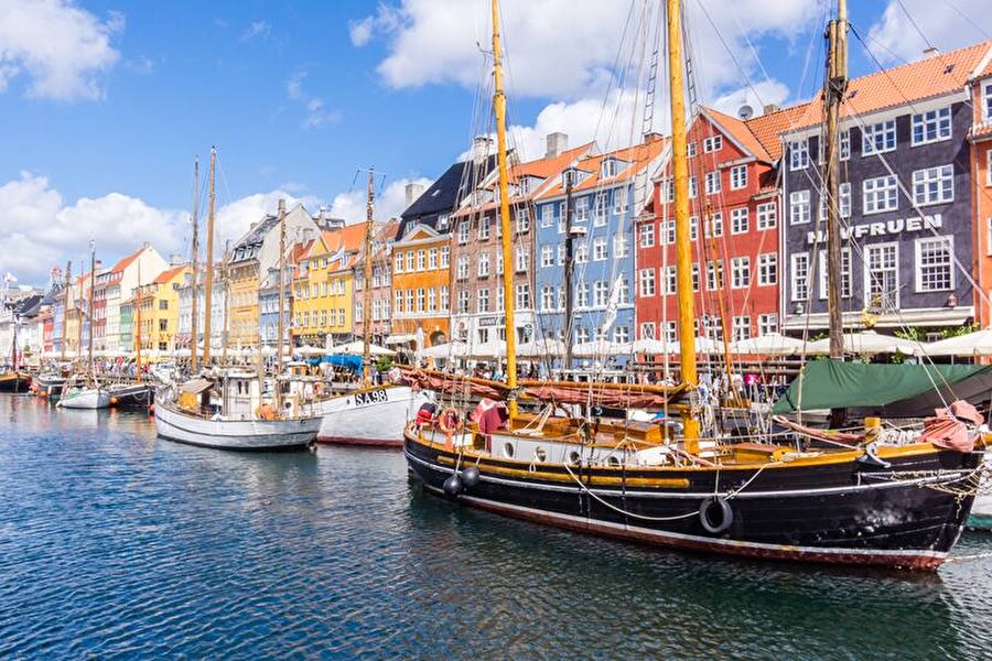 Kopenhag, Danimarka
Kopenhag şehir merkez binalarının çoğunun cepheleri parlak, ilgi çekici renklerle boyanıyor. Nyhavn sahilindeki bu fotoğrafta görüldüğü gibi, Kopenhag fotoğrafçılar için bulunmaz mekanlardan.