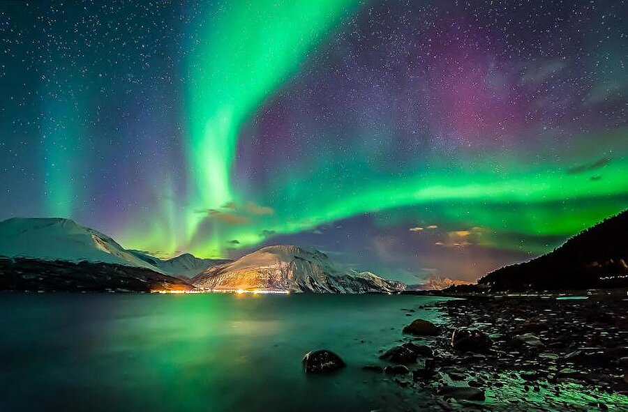 Norveç ve çevresinde ise eskiden orada ölen insanların ruhlarının gökyüzüne çıktığına inanılıyormuş.

                                    
                                    
                                    
                                    
                                
                                
                                
                                