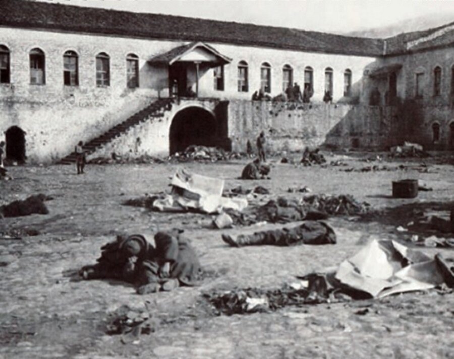 Ölüm ile hayat arasında
Savaşın acı yüzü… Yanya'da kale içindeki şehit ve gazi Osmanlı askerleri